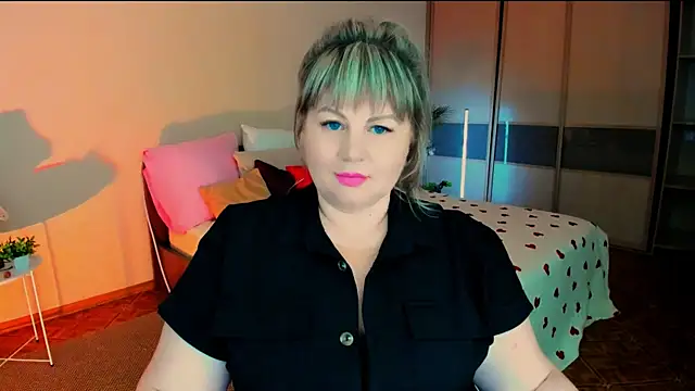 CrystaalStaar online show from August 6, 2026, 1:50 pm