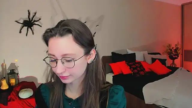 YourLovellyStory online show from October 31, 2025, 9:28 am