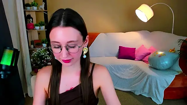 YourLovellyStory online show from February 1, 2026, 4:49 pm