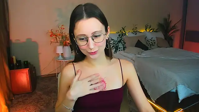 YourLovellyStory online show from November 20, 2025, 9:21 am