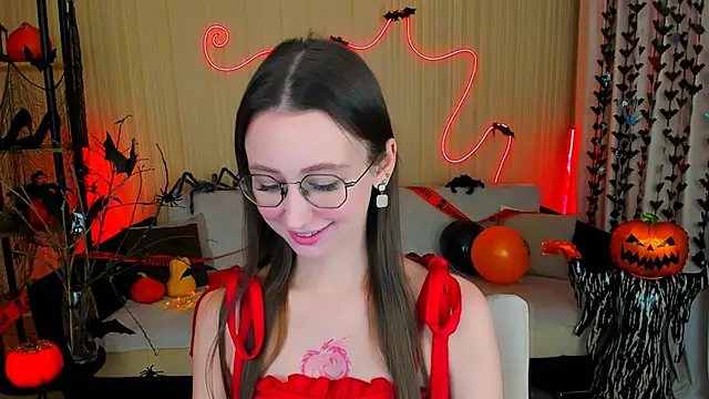 YourLovellyStory online show from October 23, 2025, 4:27 pm