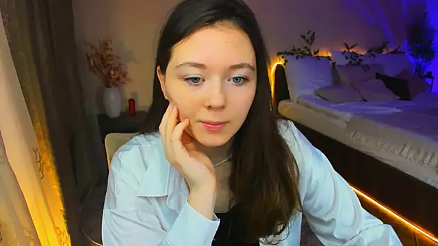 AlluringLookk online show from November 8, 2025, 9:13 am