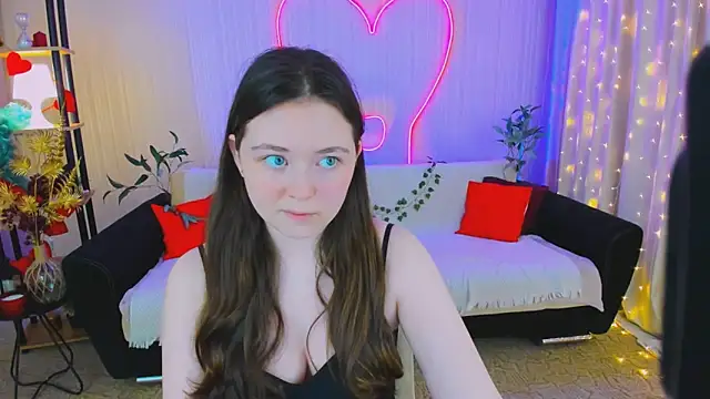 AlluringLookk online show from April 15, 2026, 4:44 pm