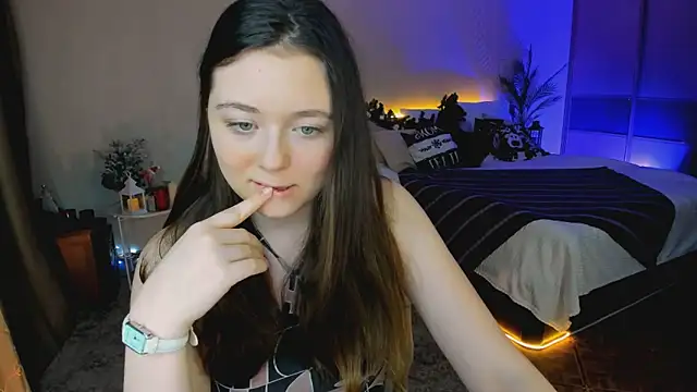 Snapshot of AlluringLookk chatting on December 16, 2025, 1:15 pm AlluringLookk online show from December 16, 2025, 1:15 pm