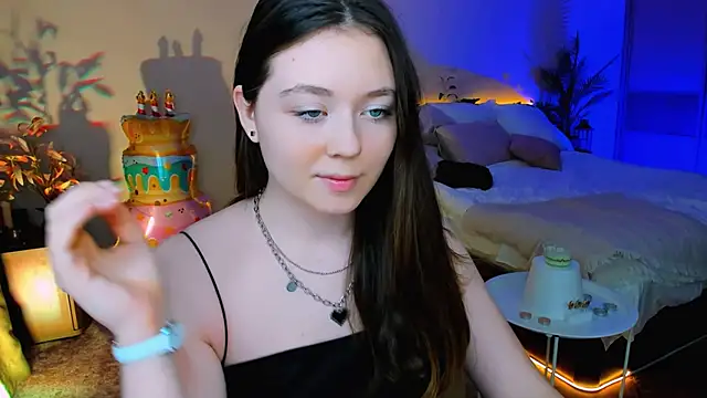 AlluringLookk online show from November 27, 2025, 11:21 am