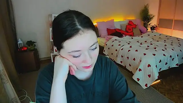 Snapshot of AlluringLookk chatting on February 15, 2026, 8:35 am AlluringLookk online show from February 15, 2026, 8:35 am