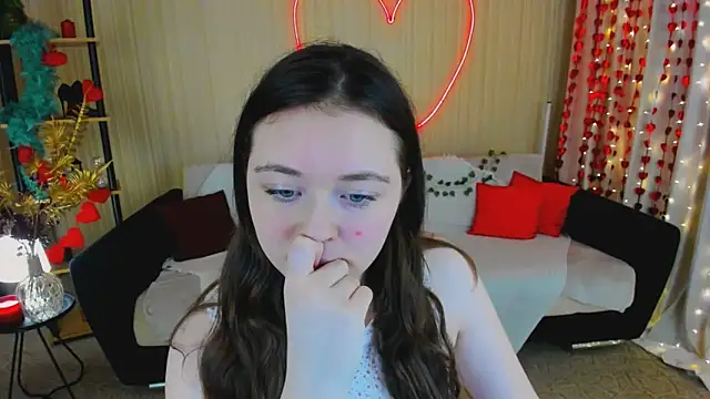 AlluringLookk online show from March 10, 2026, 5:17 pm