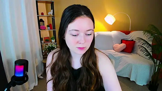 Snapshot of AlluringLookk chatting on February 27, 2026, 12:05 pm AlluringLookk online show from February 27, 2026, 12:05 pm