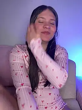 Snapshot of Emilyybennet_ chatting on July 29, 2026, 2:33 am Emilyybennet online show from July 29, 2026, 2:33 am