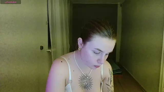 Snapshot of AngelicaHollywood chatting on July 8, 2026, 8:53 pm AngelicaHollywood online show from July 8, 2026, 8:53 pm