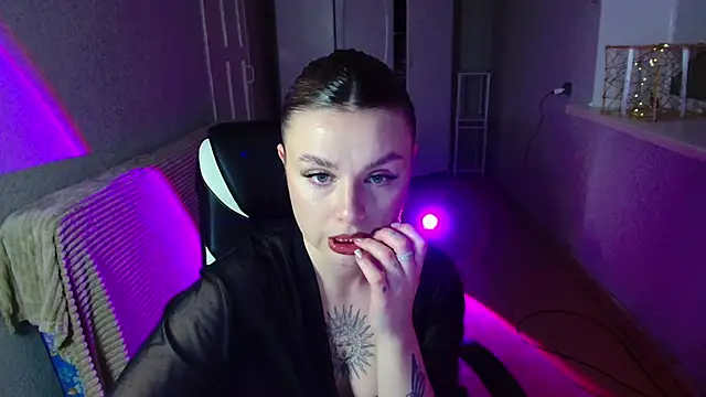 Snapshot of AngelicaHollywood chatting on February 20, 2026, 10:33 pm AngelicaHollywood online show from February 20, 2026, 10:33 pm