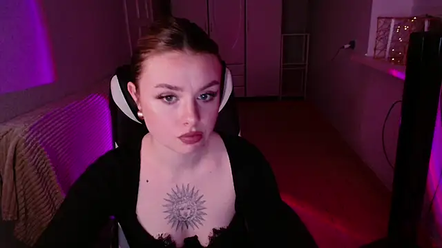 Snapshot of AngelicaHollywood chatting on February 25, 2026, 9:47 pm AngelicaHollywood online show from February 25, 2026, 9:47 pm