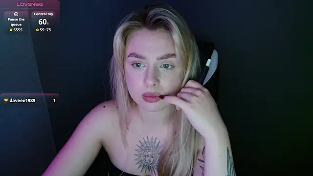 Snapshot of AngelicaHollywood chatting on October 4, 2025, 8:21 pm AngelicaHollywood online show from October 4, 2025, 8:21 pm