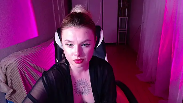 Snapshot of AngelicaHollywood chatting on February 16, 2026, 6:17 pm AngelicaHollywood online show from February 16, 2026, 6:17 pm