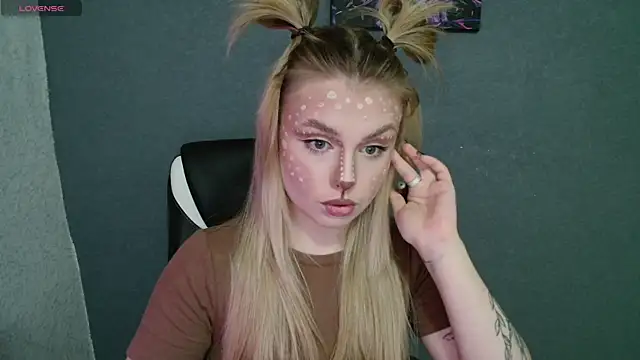 Snapshot of AngelicaHollywood chatting on October 31, 2025, 8:16 pm AngelicaHollywood online show from October 31, 2025, 8:16 pm