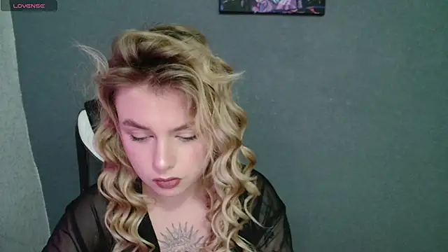 Snapshot of AngelicaHollywood chatting on October 26, 2025, 8:09 pm AngelicaHollywood online show from October 26, 2025, 8:09 pm