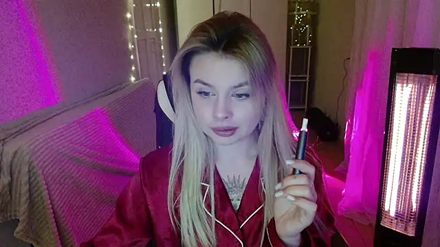 Snapshot of AngelicaHollywood chatting on February 10, 2026, 8:19 pm AngelicaHollywood online show from February 10, 2026, 8:19 pm