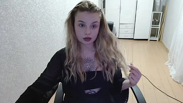 Snapshot of AngelicaHollywood chatting on November 26, 2025, 9:26 pm AngelicaHollywood online show from November 26, 2025, 9:26 pm