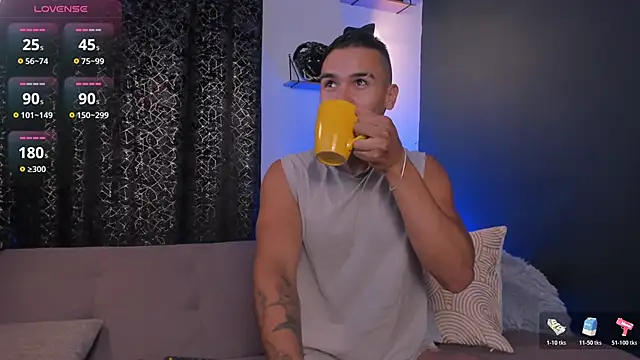 Snapshot of MarkSantozz chatting on October 24, 2025, 6:51 pm MarkSantozz online show from October 24, 2025, 6:51 pm