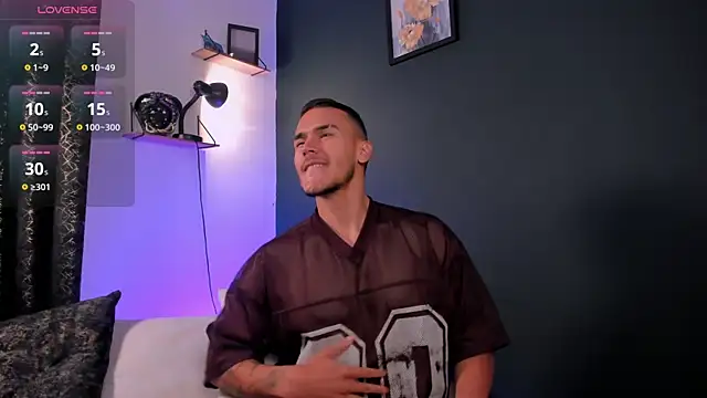 Snapshot of MarkSantozz chatting on November 29, 2025, 2:55 am MarkSantozz online show from November 29, 2025, 2:55 am