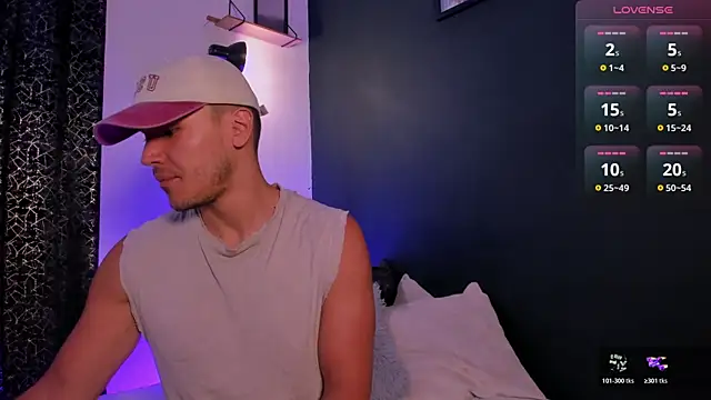 MarkSantozz online show from April 15, 2026, 7:58 pm