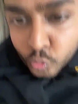 Snapshot of blrguychub chatting on October 29, 2025, 2:27 pm blrguychub online show from October 29, 2025, 2:27 pm