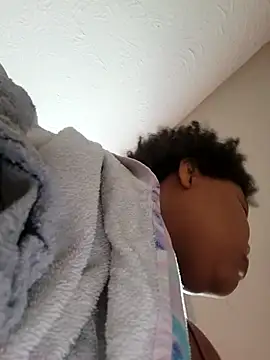 chocolate bella online show from February 17, 2026, 4:37 pm