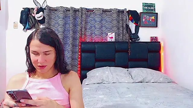 Snapshot of Azley_sweet chatting on December 2, 2025, 1:57 pm Azley sweet online show from December 2, 2025, 1:57 pm