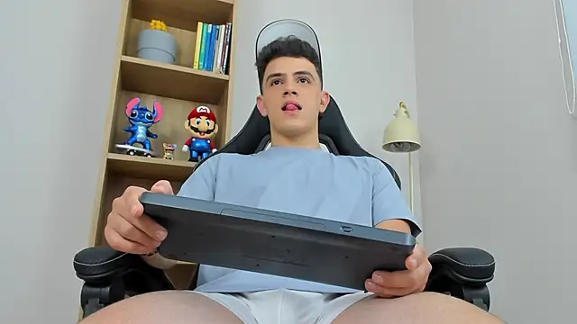 Mikecooper online show from March 26, 2026, 2:32 am