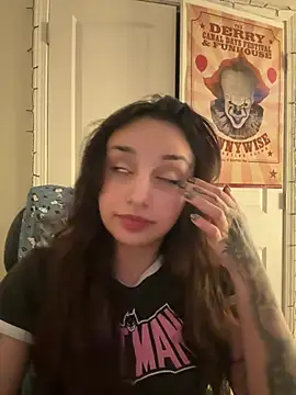 CharmingMaddie online show from March 22, 2026, 4:16 am