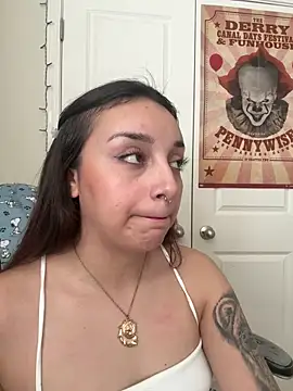 CharmingMaddie online show from March 25, 2026, 3:33 pm