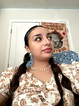 CharmingMaddie online show from November 28, 2025, 6:30 pm