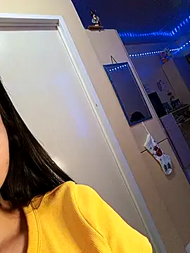 Snapshot of yumi_yum chatting on April 16, 2026, 10:12 pm yumi yum online show from April 16, 2026, 10:12 pm