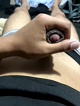 mckalister18 online show from December 16, 2025, 7:29 pm