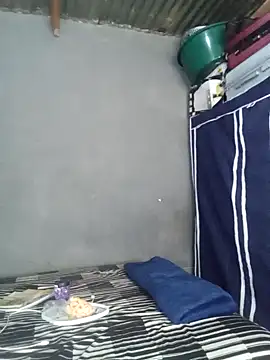 Snapshot of JohnSmit5 chatting on December 4, 2025, 7:51 am JohnSmit5 online show from December 4, 2025, 7:51 am