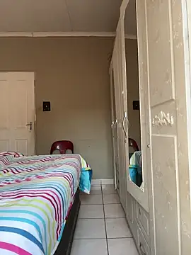 xxxversacejay online show from October 10, 2025, 5:41 am