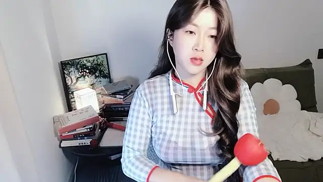 Snapshot of Emmaq996 chatting on November 6, 2025, 2:37 am Emmaq996 online show from November 6, 2025, 2:37 am