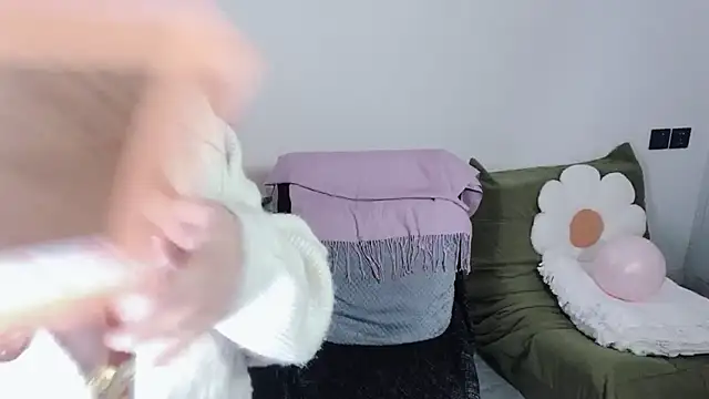 Snapshot of Emmaq996 chatting on October 25, 2025, 3:17 am Emmaq996 online show from October 25, 2025, 3:17 am