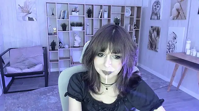 CrystallBloom online show from October 28, 2025, 4:17 pm