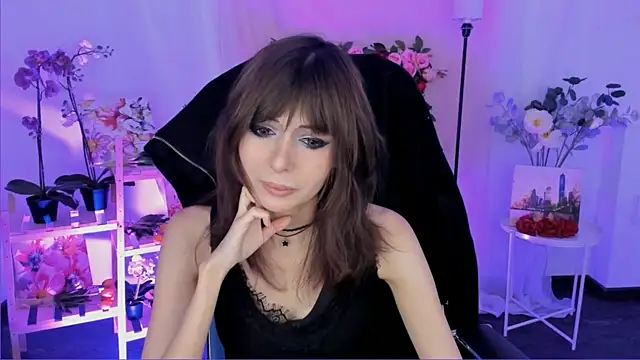 Snapshot of CrystallBloom chatting on December 16, 2025, 4:11 pm CrystallBloom online show from December 16, 2025, 4:11 pm