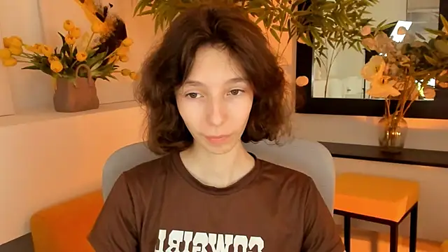 Snapshot of EmmanuellBrown chatting on November 14, 2025, 12:09 pm EmmanuellBrown online show from November 14, 2025, 12:09 pm