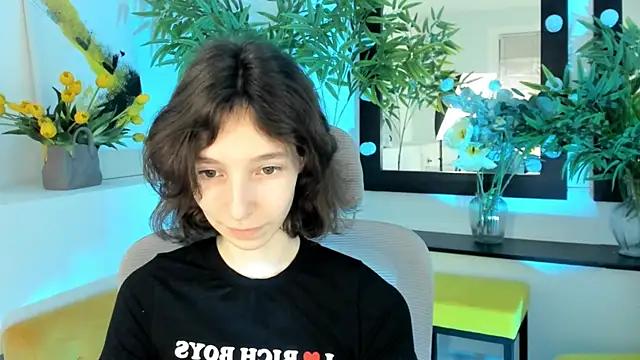 Snapshot of EmmanuellBrown chatting on November 12, 2025, 10:19 am EmmanuellBrown online show from November 12, 2025, 10:19 am