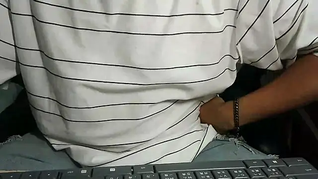 Snapshot of bigbb101011 chatting on November 11, 2025, 1:50 pm bigbb101011 online show from November 11, 2025, 1:50 pm