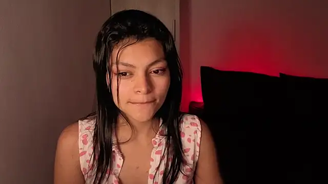 Snapshot of Candela___ chatting on November 9, 2025, 7:01 am Candela online show from November 9, 2025, 7:01 am