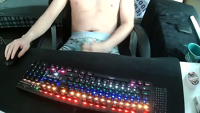 solooboy18 online show from September 23, 2025, 12:45 pm