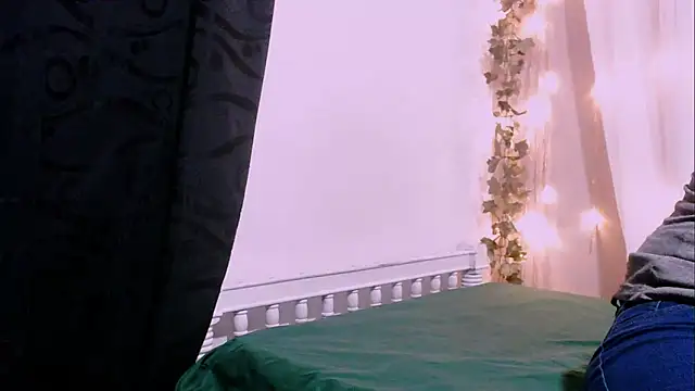 angelainparis28 online show from December 18, 2025, 5:23 am