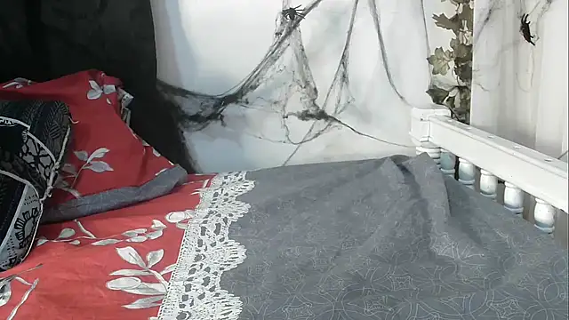 angelainparis28 online show from October 24, 2025, 1:04 am