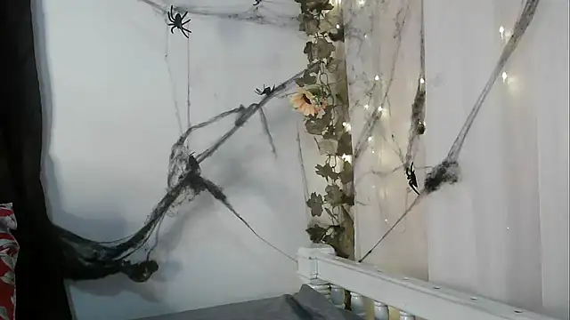 angelainparis28 online show from October 25, 2025, 4:55 am