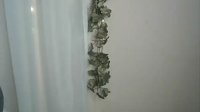 angelainparis28 online show from November 26, 2025, 4:56 am