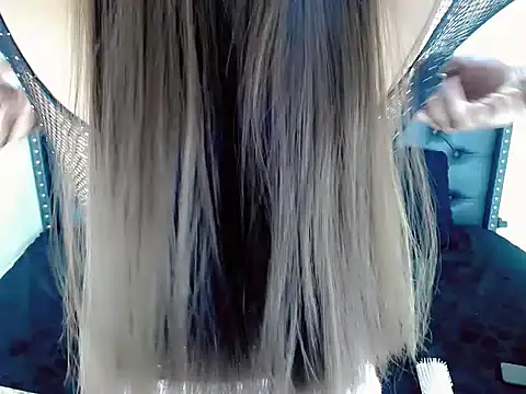 Snapshot of Sasha_- chatting on November 18, 2025, 6:33 pm Sasha - online show from November 18, 2025, 6:33 pm